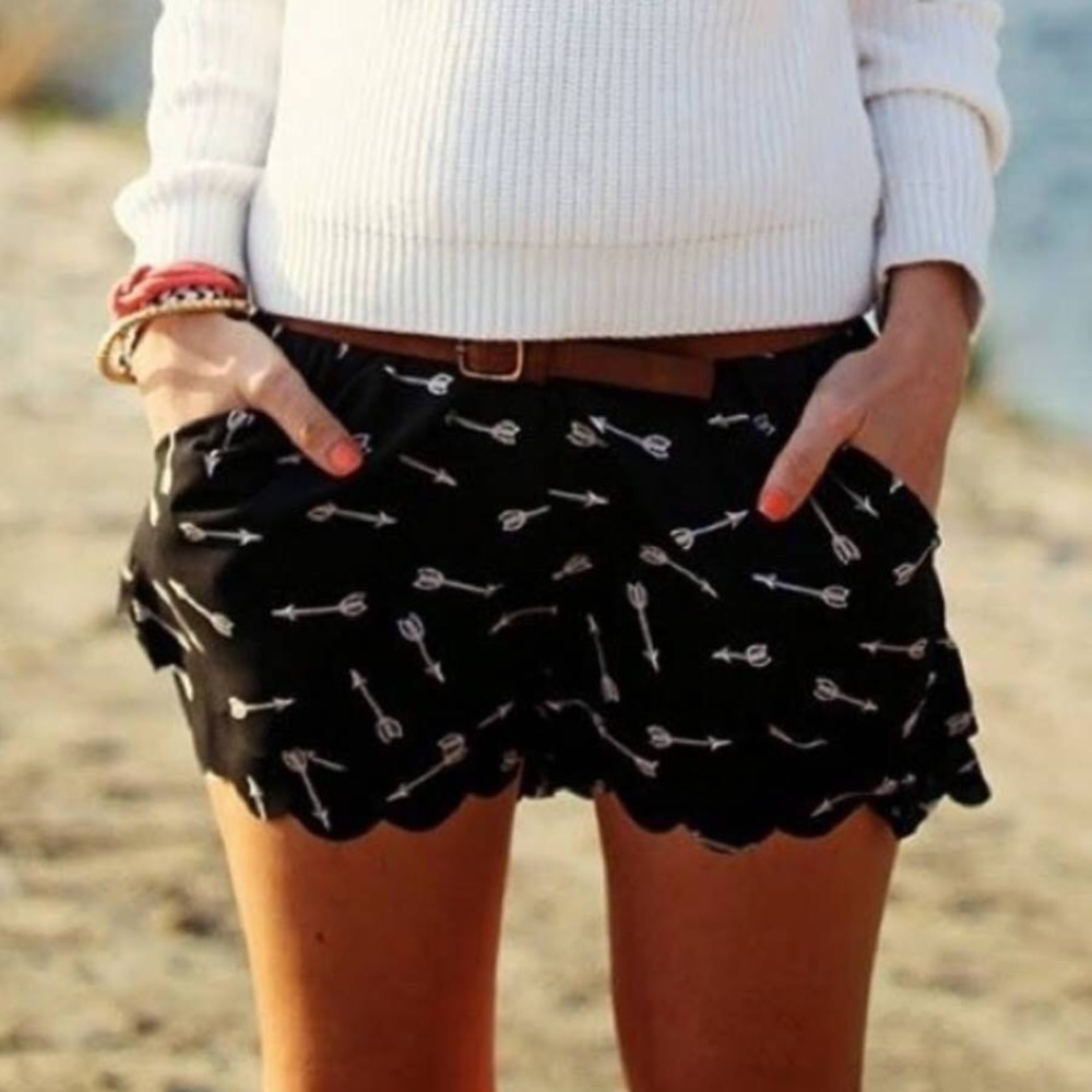 Anthropologie Eloise Black Arrow Shorts Size Small - Picture 2 of 7